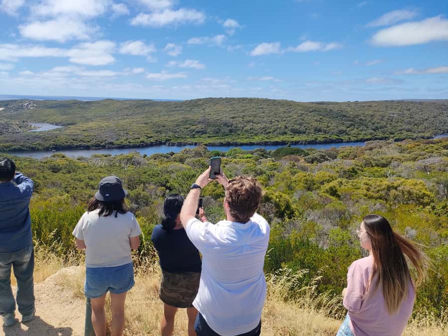 From Perth: Margaret River Region Impression Day Tour - Lunch at Prevelly and the Margaret River coast