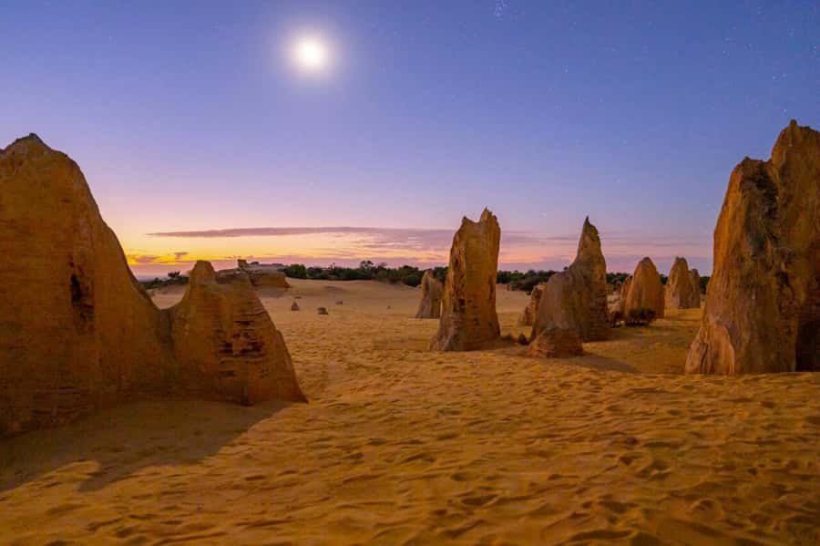 From Perth: Pinnacles Sunset and Stargazing Tour with Dinner - Sunset at Nambung National Park