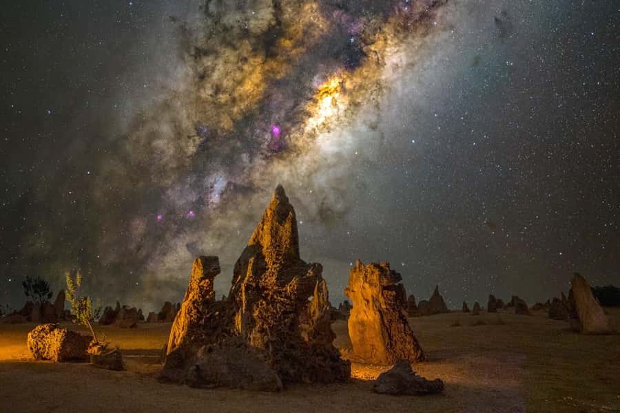From Perth: Pinnacles Sunset and Stargazing Tour with Dinner - The northbound drive from Perth
