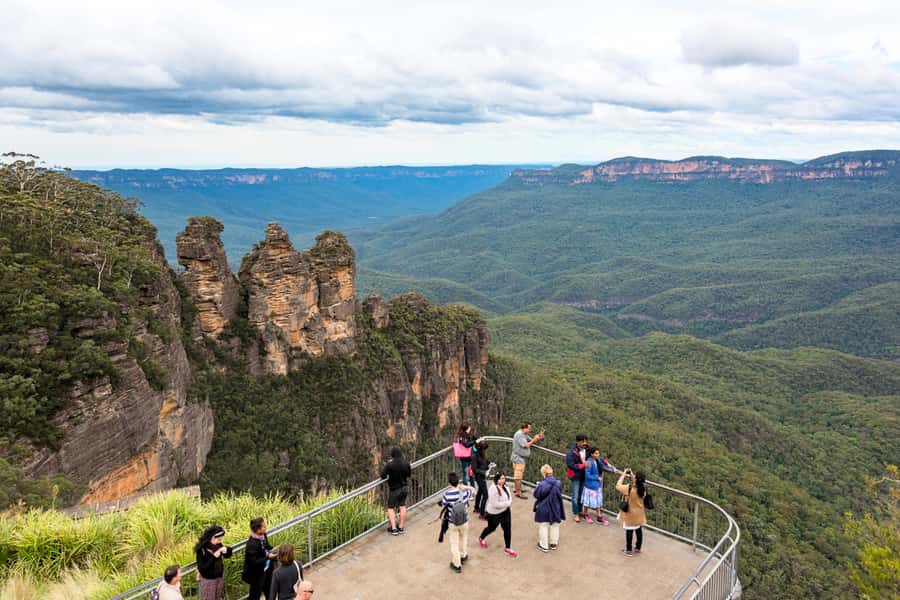 From Sydney: Blue Mountains, Scenic Railway, & Sydney Zoo - A pause in Leura before the rides