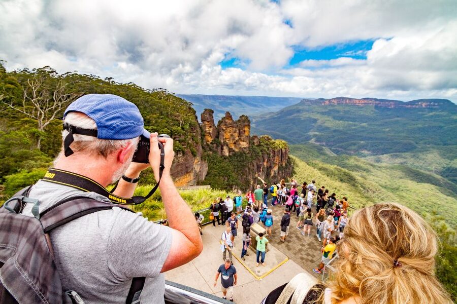 From Sydney: Blue Mountains, Scenic World, Zoo, & Ferry Ride - Echo Point and the Three Sisters