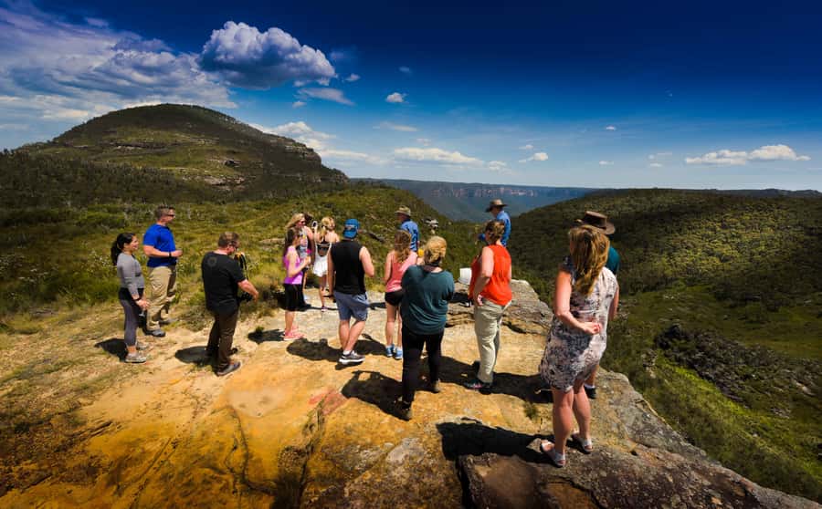 From Sydney: Blue Mountains Small-Group Tour Picnic & Hike - Jamison Valley and the first mountain views