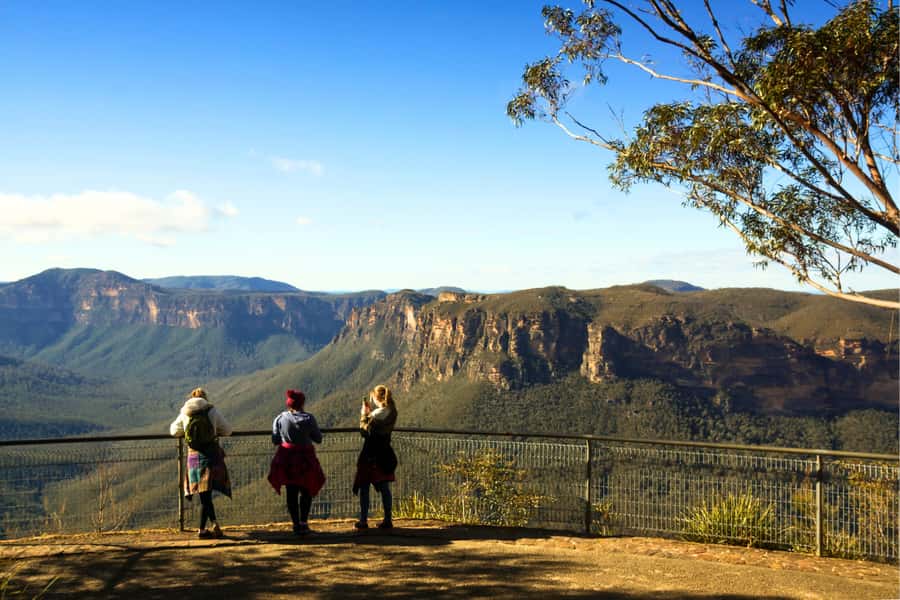 From Sydney: Blue Mountains, Sydney Zoo & Walking Tour - One hour in Leura for lunch and shopping