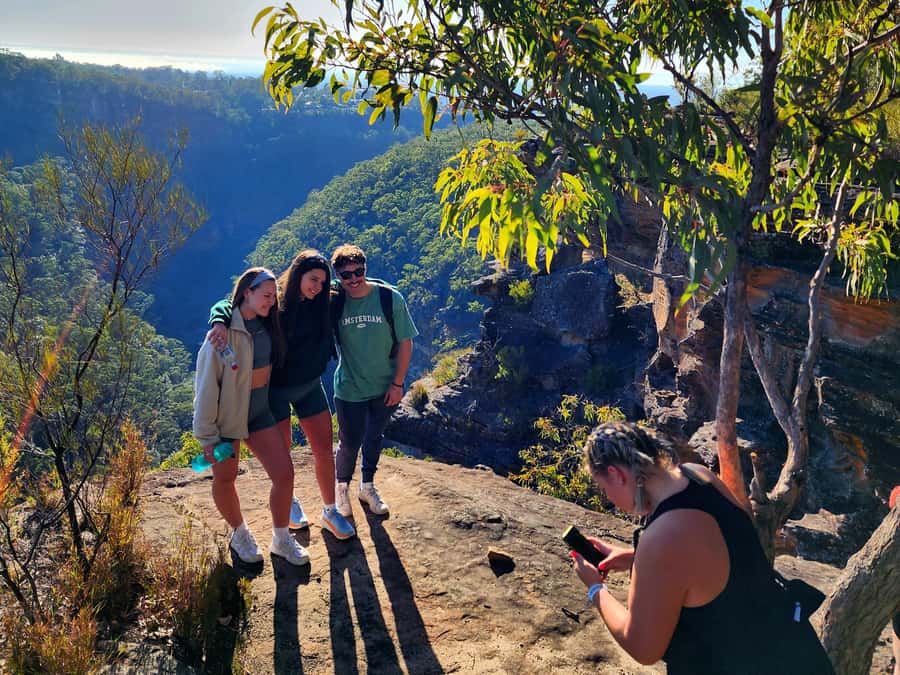 From Sydney: Blue Mountains Tour with Waterfall Walk & Lunch - Meeting the Three Sisters in Katoomba