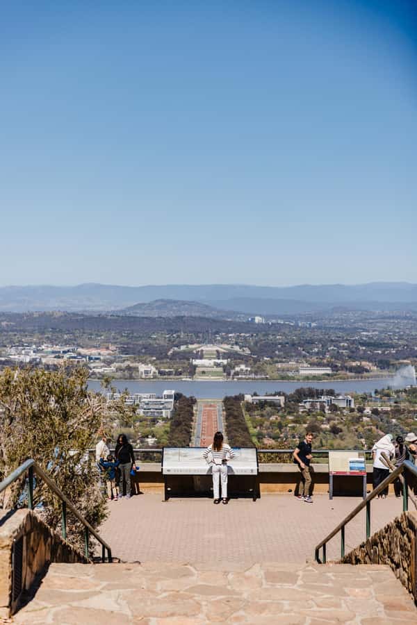 From Sydney: Canberra Day Tour - The guide can make or break the day