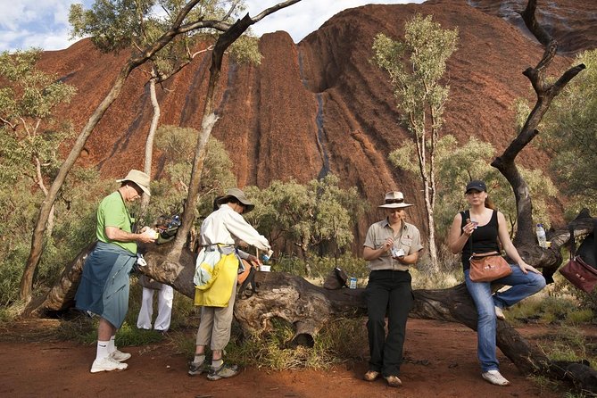 Full Uluru Base Walk at Sunrise Including breakfast - Hotel pickup and the quiet road to the park
