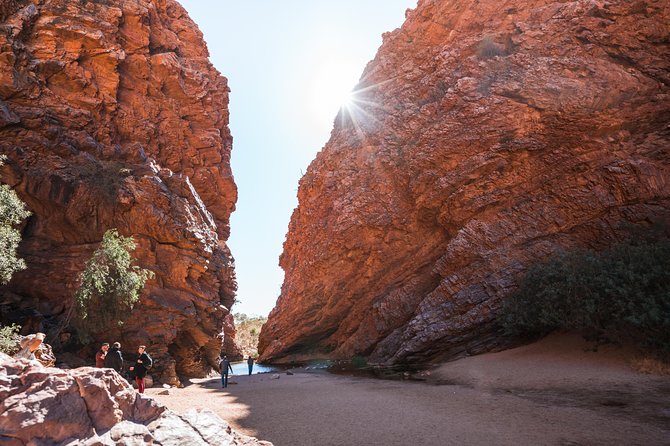 Full Uluru Base Walk at Sunrise Including breakfast - Why a small group improves this Uluru experience