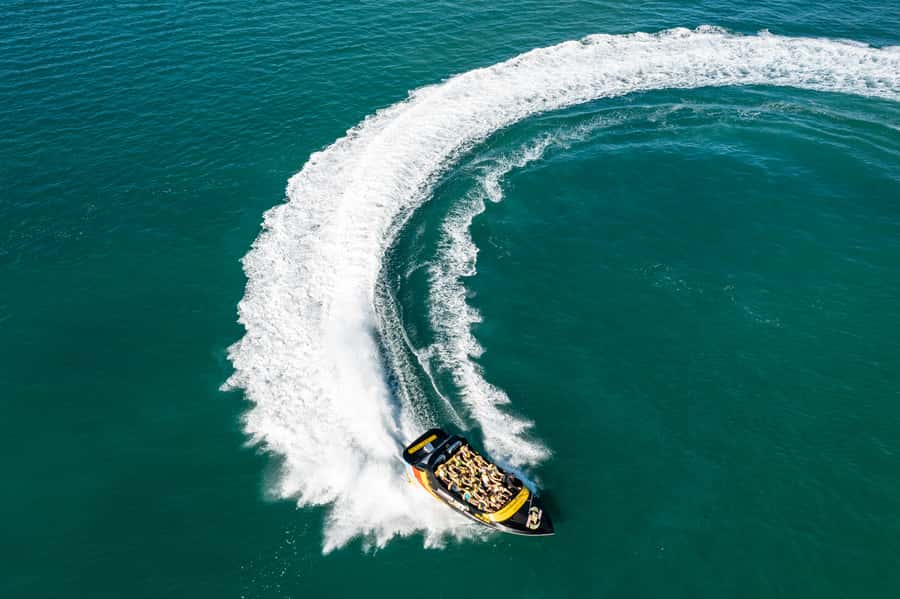Gold Coast: 1-Hour Extreme Jet Boat Ride - From Cavill Avenue to the Surfers Paradise canals
