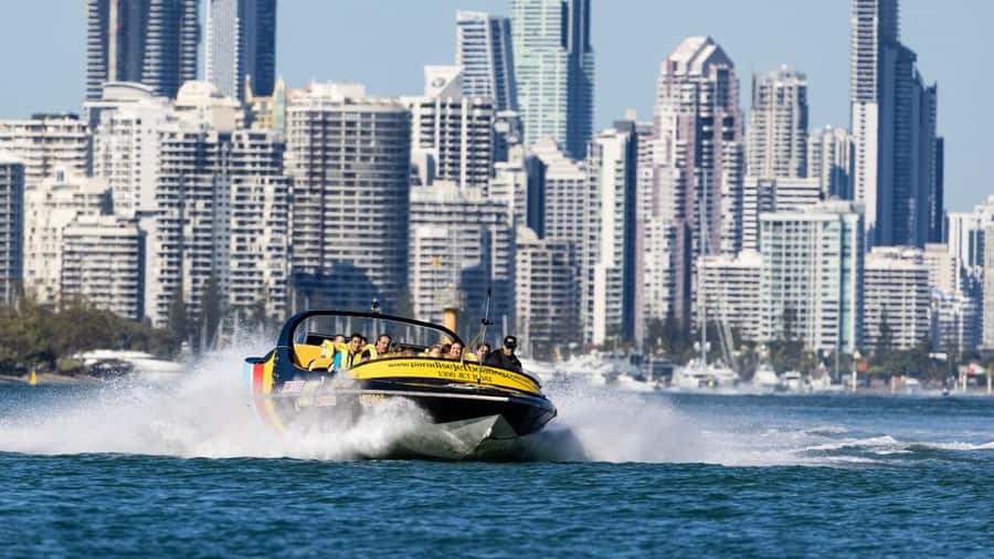Gold Coast: 1-Hour Extreme Jet Boat Ride - Mansions, islands, and Gold Coast waterfront views