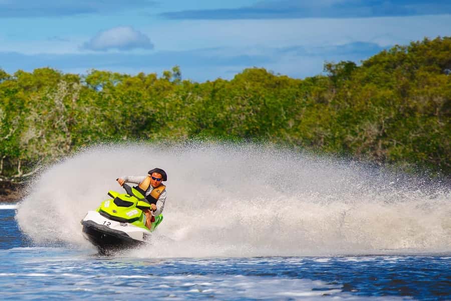 Gold Coast: 1-Hour Jet Ski Ride -No slow zones + Free Photos - Wavebreak Island and the Gold Coast from the water