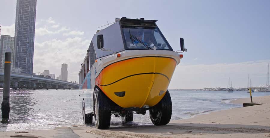 Gold Coast: 1-Hour Land and Water Duck Tour - Commentary, crew, and the right level of information