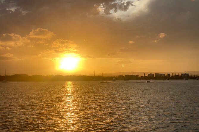 Gold Coast 2 hour Sunset Sailing Cruise with Drinks&Tasting Plate - The value of a maximum 10-person boat