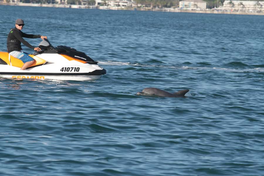 Gold Coast: 30 min Jet Ski Hire - No Slow Zones - Getting started at the marina behind the blue shop