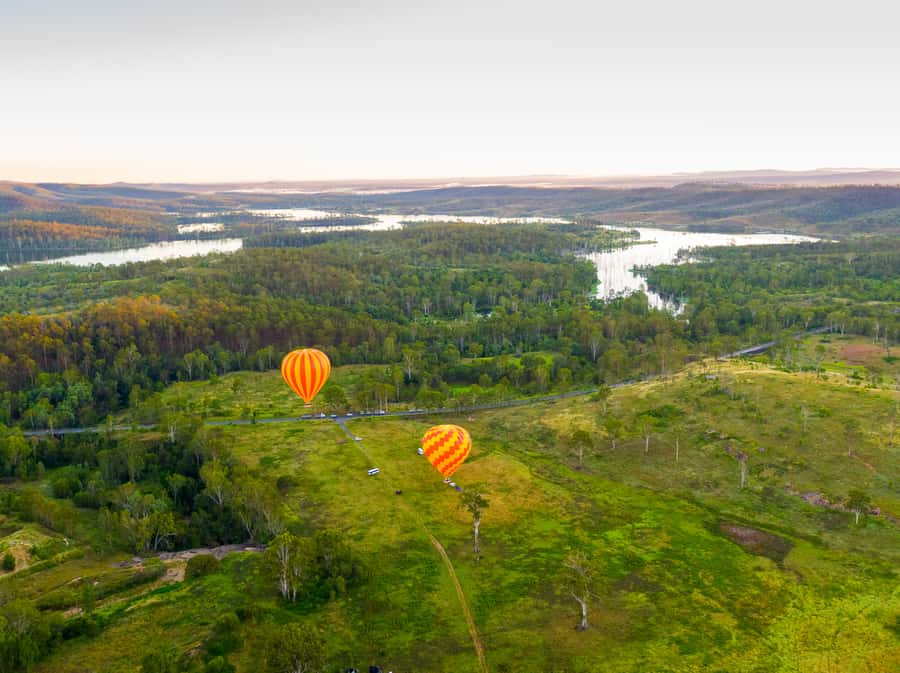 Gold Coast: Hot Air Balloon Flight and Vineyard Breakfast - Landing, photos, and packing the balloon