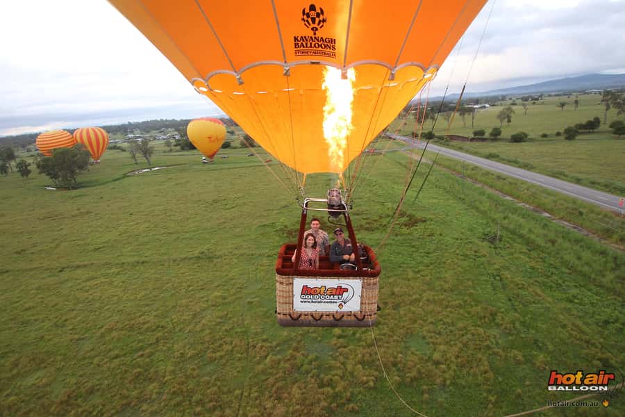 Gold Coast: Hot Air Balloon Flight and Vineyard Breakfast - Breakfast and bubbles at O’Reilly’s
