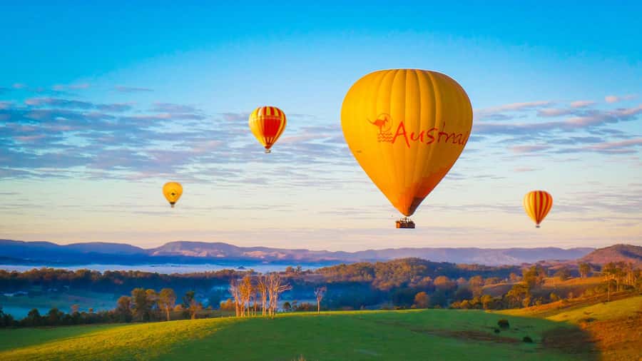 Gold Coast: Hot Air Balloon Flight and Vineyard Breakfast - From hotel pickup to the balloon launch
