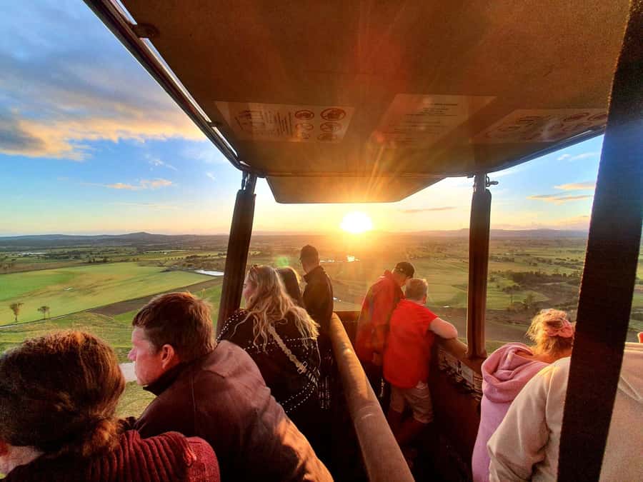 Gold Coast: Hot Air Balloon Flight, Sparkling Wine & Photos - The less polished side of the experience
