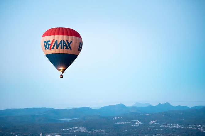 Gold Coast Hot Air Balloon with 5 Star Champagne Buffet Breakfast - One hour over beaches, waterways, and Surfers Paradise