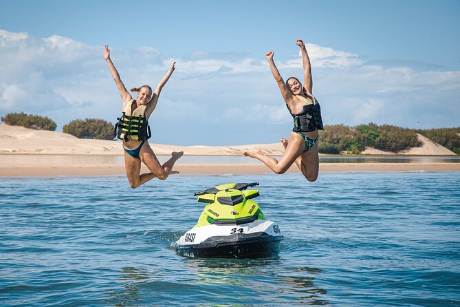 Gold Coast: Morning Kayak & Snorkel Adventure with Breakfast - Breakfast on an island beach
