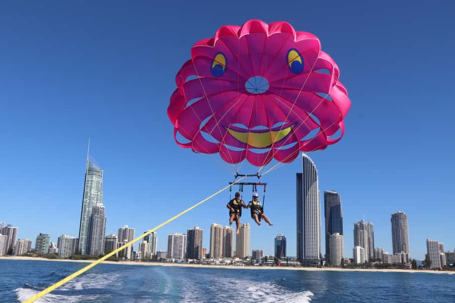 Gold Coast: Parasailing in Surfers Paradise - The safety briefing keeps the nerves under control