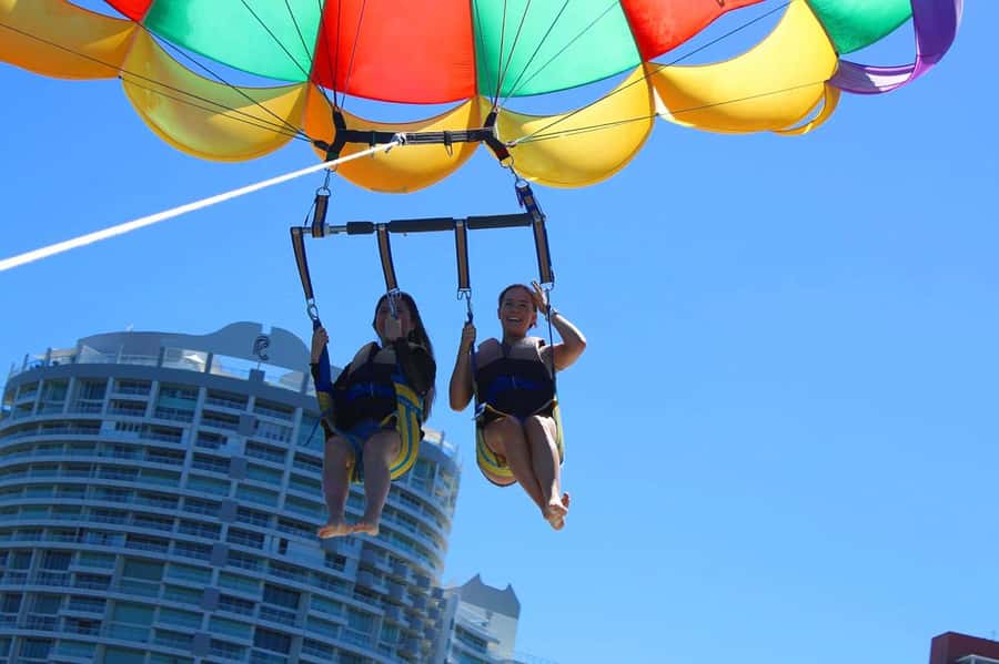 Gold Coast: Surfers Paradise Parasailing with Free Photos - Ten minutes above the Gold Coast