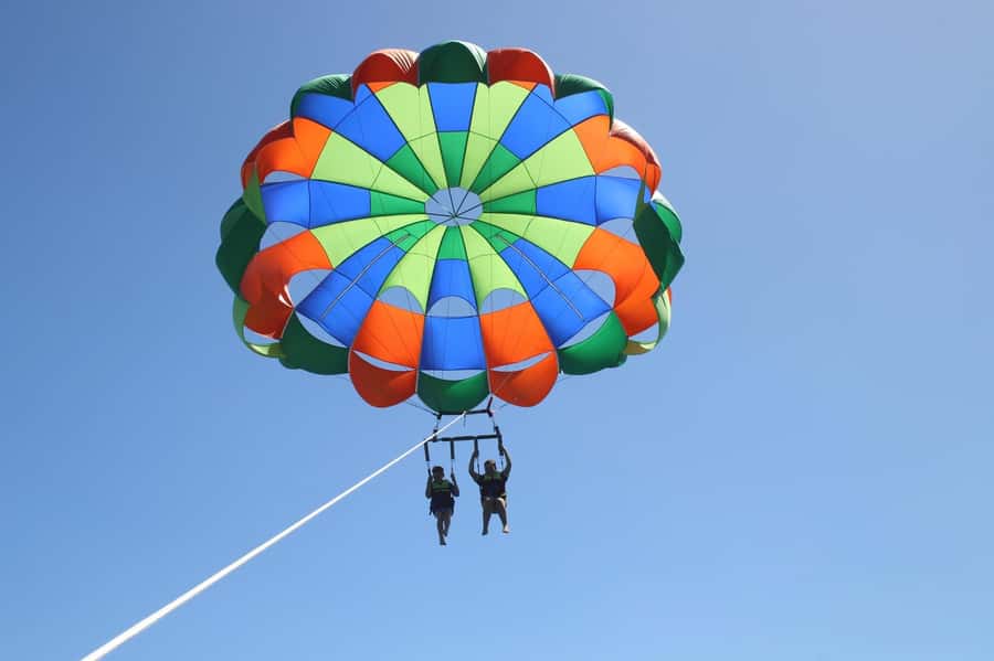 Gold Coast: Surfers Paradise Parasailing with Free Photos - What the free photos add