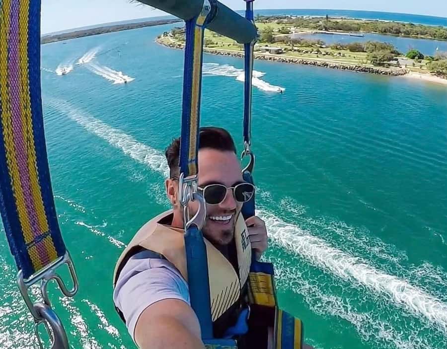 Gold Coast: Surfers Paradise Parasailing with Free Photos - Who will enjoy this most?
