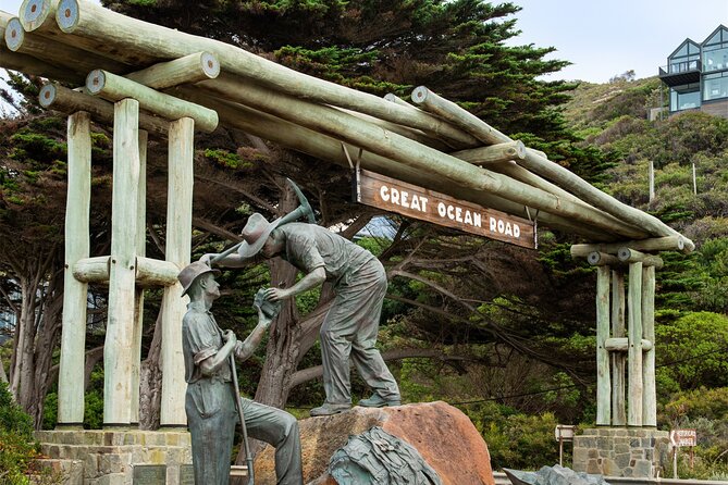 Great Ocean Road Reverse Tour with Iconic Stops & Wildlife - The long morning ride from Melbourne
