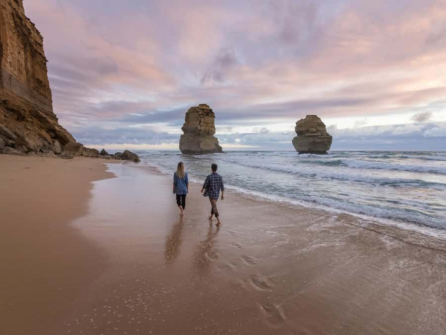 Great Ocean Road Tour PRIVATE LUXURY-FREE entry,hotel pickup - Loch Ard Gorge adds drama and a human story