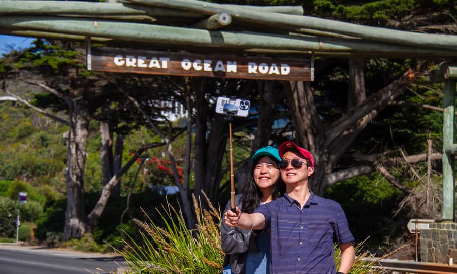 Great Ocean Road Tour w/ Deluxe Minibus & Top-Rated Guide - Gibson Steps and Loch Ard Gorge
