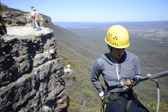 Half-Day Abseiling Adventure in Blue Mountains National Park - Taking on the 30-metre overhanging drop