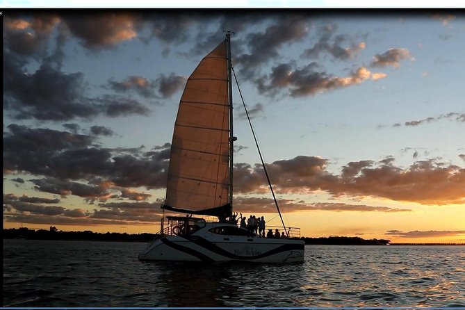 Hervey Bay Champagne Sunset Sail - The crew makes the difference