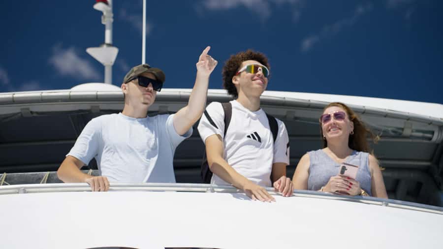 Hervey Bay: K'Gari(Fraser Is) Adventure & Sightseeing Cruise - A water-level view of K’Gari’s west coast