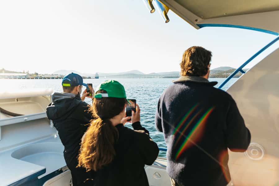 Hobart: 2.5-hour Iron Pot Lighthouse Cruise - Hope Beach and the Southern Ocean swell