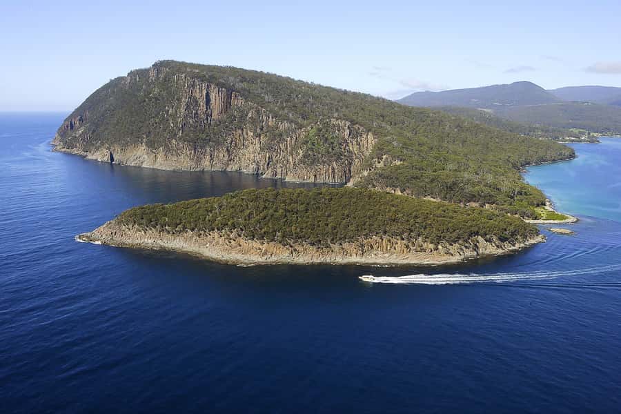 Hobart: Bruny Island Wilderness Coast Eco Cruise with Lunch - The return coach shows you another side of Bruny