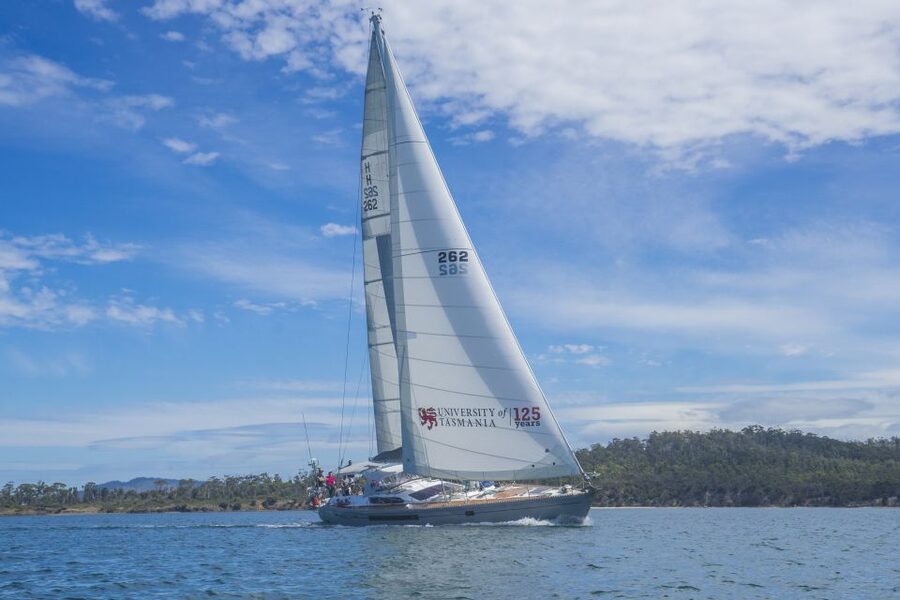 Hobart: Luxury Yacht Scenic Sailing Tour with Snacks - The crew makes the difference