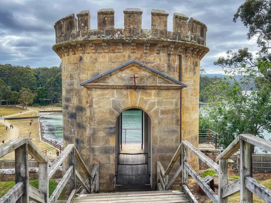 Hobart: Port Arthur, Harbor Cruise and Isle of the Dead Tour - The Carnarvon Bay cruise and Isle of the Dead