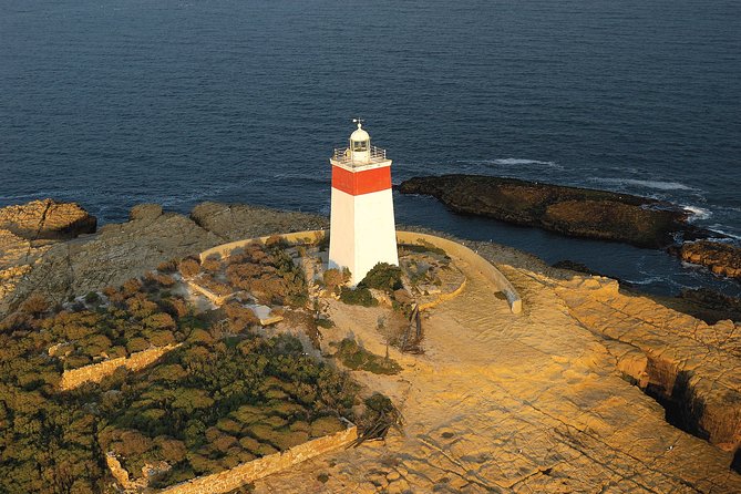 Hobart Sightseeing Cruise including Iron Pot Lighthouse - Iron Pot Lighthouse and the mouth of the Derwent