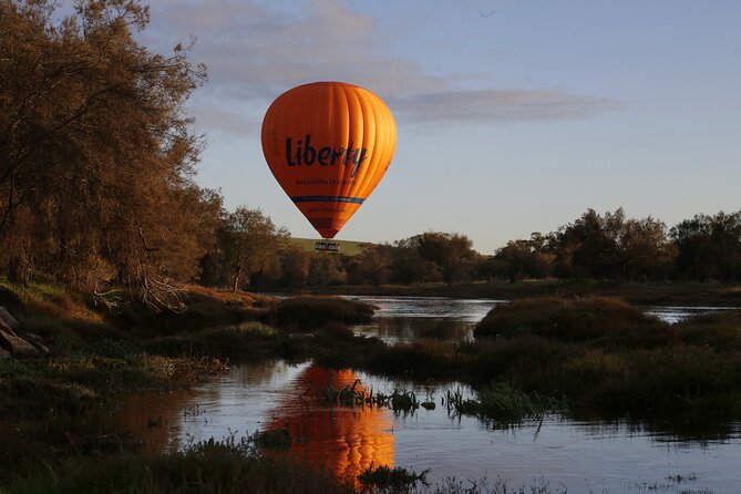 Hot Air Balloon Flights in Perth (Avon Valley) with breakfast - Taking part in the balloon setup