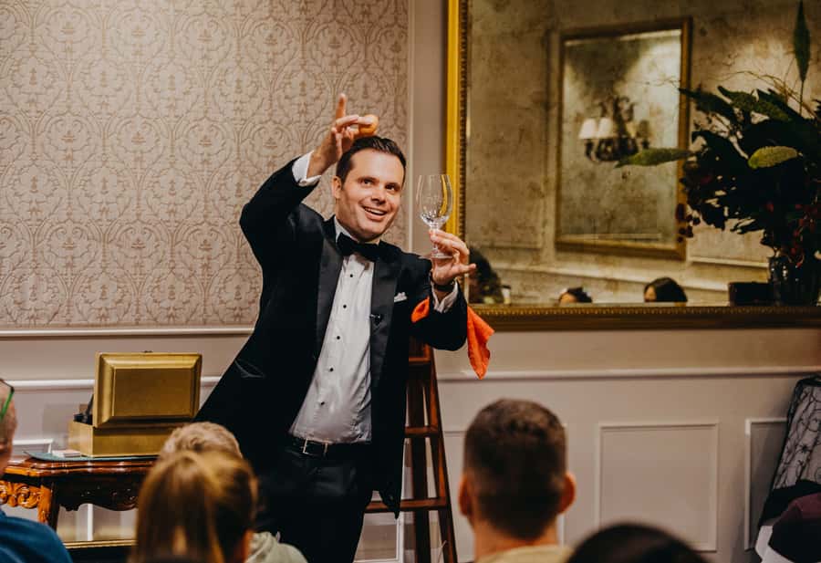 Impossible Occurrences - Melbourne Magic Show - Entering the Melbourne Marriott’s Yarra Suites