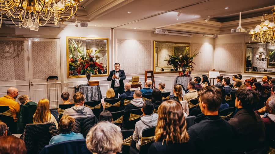 Impossible Occurrences - Melbourne Magic Show - Why close-up magic changes the show
