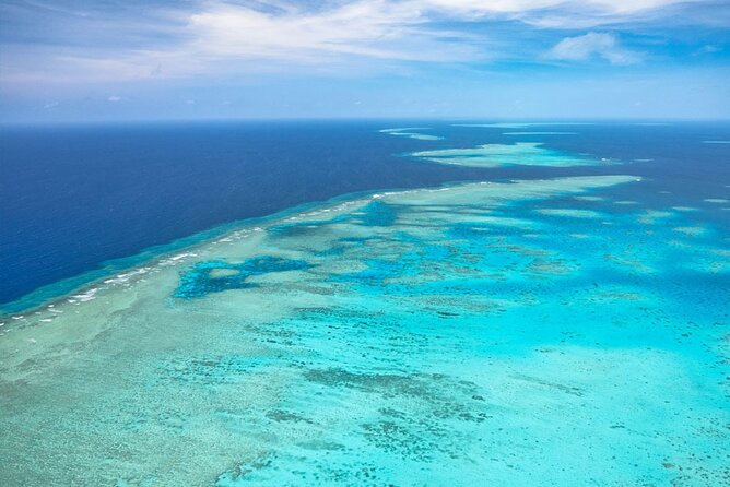 Inner Reef Explorer - 30 minute Reef Scenic Flight - The safety briefing and small-helicopter setting