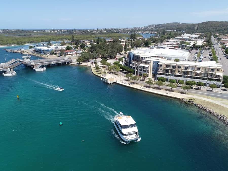 Lake Macquarie: Cruise with Lunch on the Lake - Drinks and the onboard bar