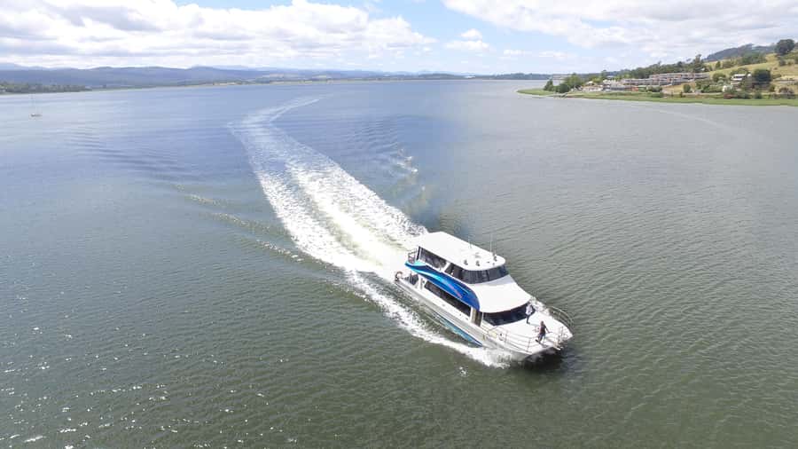 Launceston: 2.5-Hour Afternoon Discovery Cruise - St. Mathias Church, Rosevears Pub and the Tamar shore
