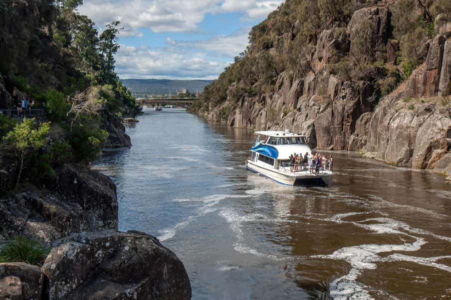 Launceston: 4-Hour Batman Bridge Luncheon Cruise - What the crew adds to the trip