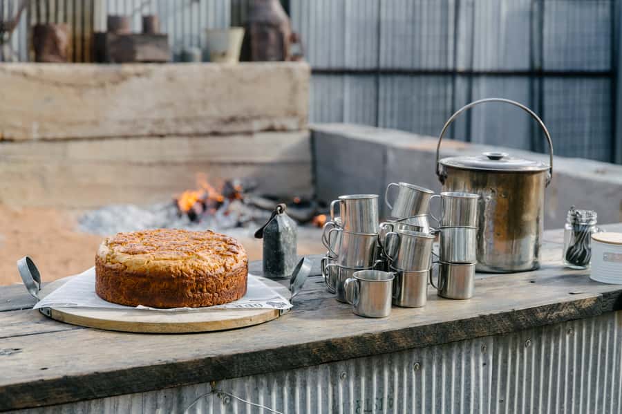 Longreach: Smithy's Outback Dinner and Show - Damper, billy tea, and the small details