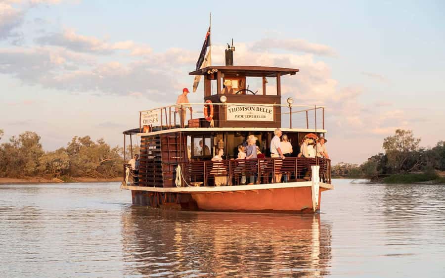 Longreach: Sunset Paddlewheeler Cruise, Show and Dinner - Key points to know