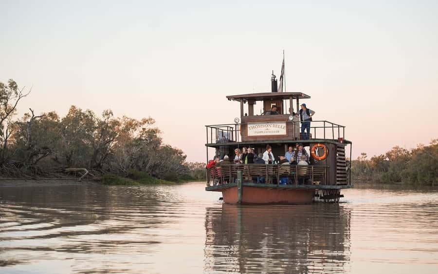 Longreach: Sunset Paddlewheeler Cruise, Show and Dinner - Why sunset matters on this river