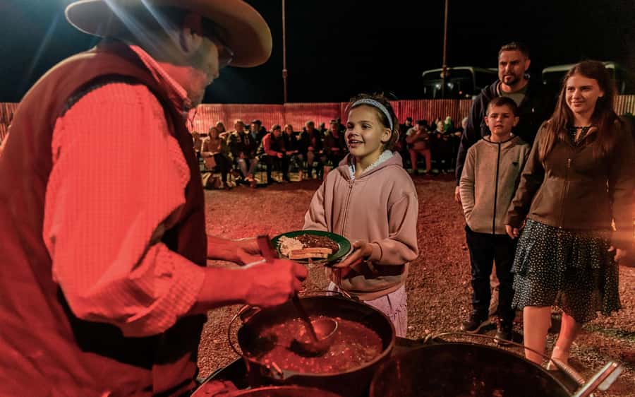 Longreach: Sunset Paddlewheeler Cruise, Show and Dinner - Who will enjoy this Longreach evening