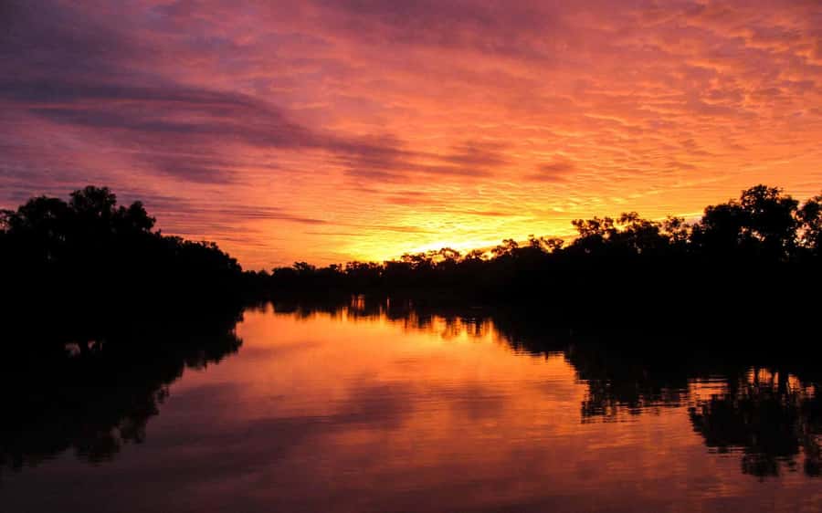 Longreach: Sunset Paddlewheeler Cruise, Show and Dinner - Boarding the paddlewheeler on the Thomson River